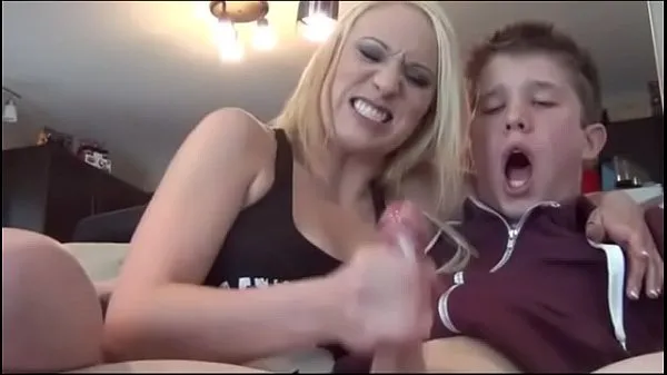 Új Lucky being jacked off by hot blondes tápcső