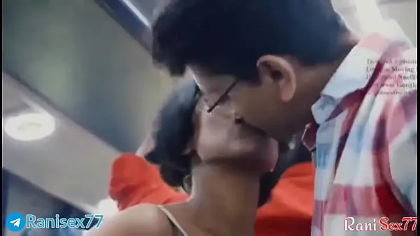 Novo Teen girl fucked in Running bus, Full hindi audio tubo de alimentação