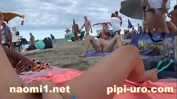 Νέος σωλήνας τροφοδοσίας girl masturbate on beach