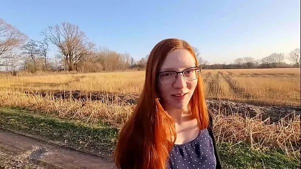 نئی Redhead young woman undresses outside for the first time پاور ٹیوب