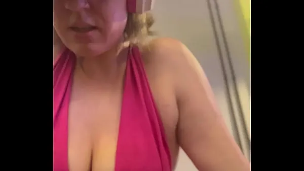 New Wow, my training at the gym left me very sweaty and even my pussy leaked, I was embarrassed because I was so horny power Tube